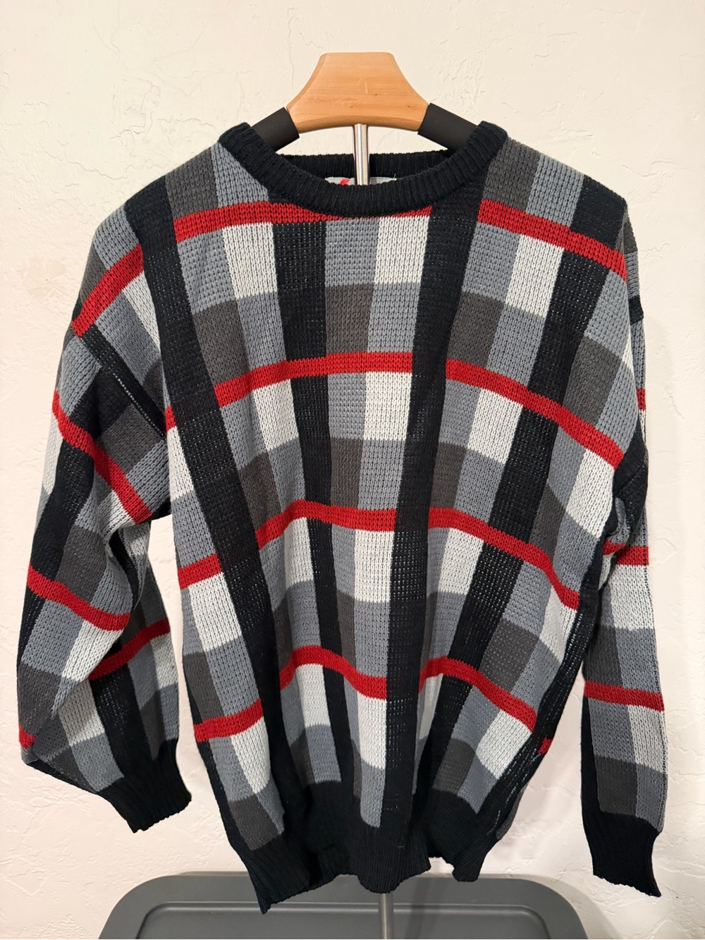 Men's Crewneck Plaid Knit Sweater in Gray, Black & Red